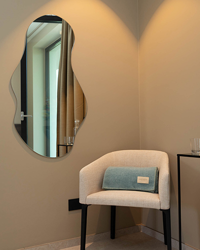 Deluxe mit Balkon - Freier Blick in die Landschaft mit privatem Balkon.