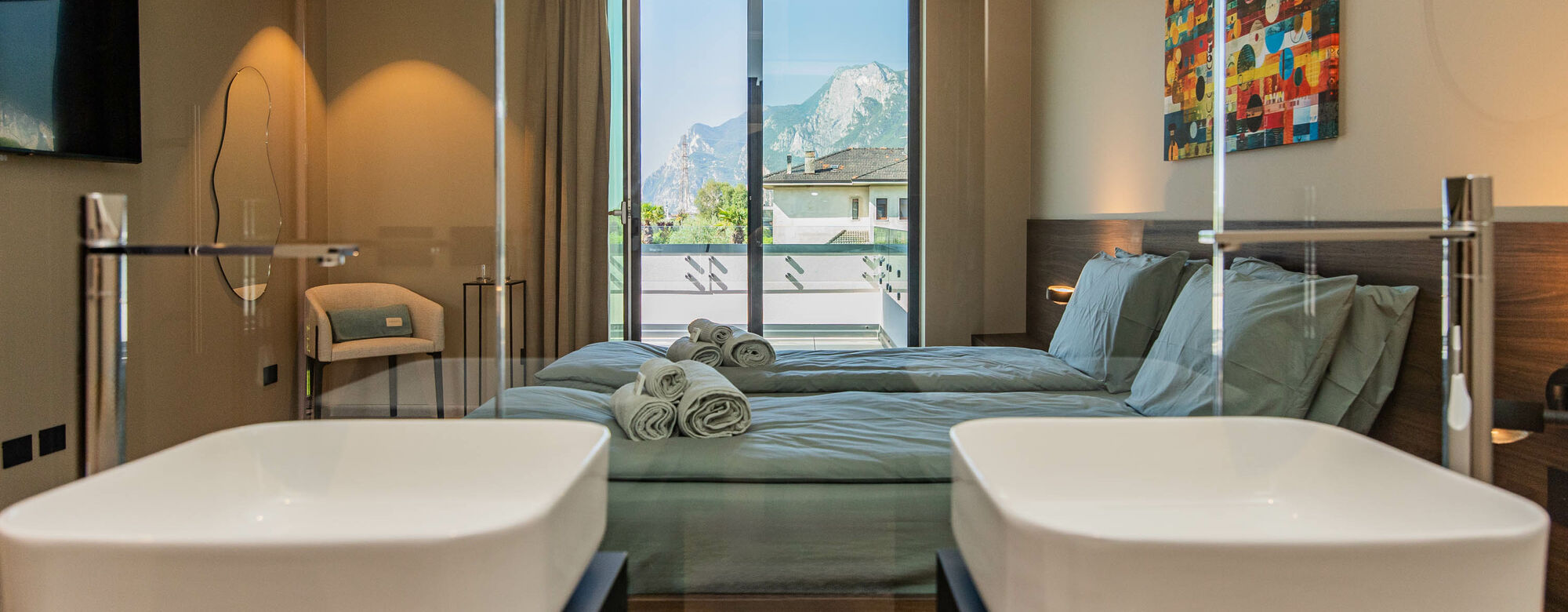 Deluxe mit Balkon | Freier Blick in die Landschaft mit privatem Balkon.