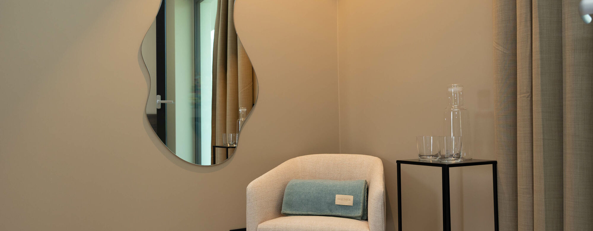 Deluxe mit Balkon | Freier Blick in die Landschaft mit privatem Balkon.