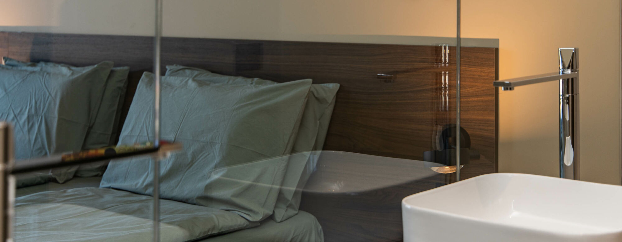 Deluxe mit Balkon | Freier Blick in die Landschaft mit privatem Balkon.